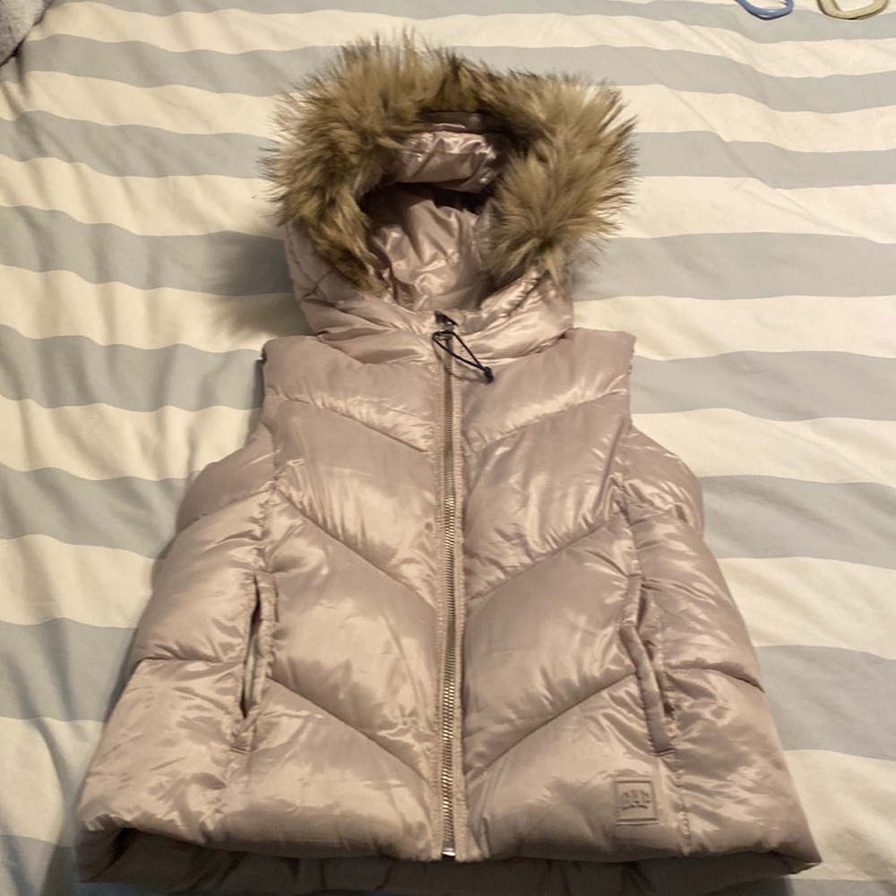 NWOT - Gap Kids puffer vest with faux fur hood detail